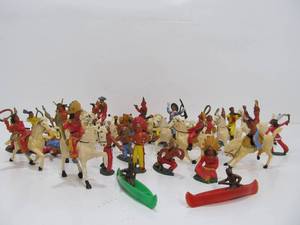 lot 26 image: Very Nice Collection of Vintage 1950s era Michel France Hard Plastic Cowboys & Indians 