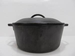 lot 31 image: Nice LODGE Model 8DOL Cast Iron Dutch Oven 