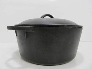 lot 33 image: Nice LODGE Model 8DOL Cast Iron Dutch Oven 