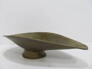 lot 53 image: Antique Brass Scale Basket