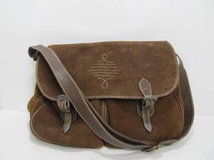 lot 80 image: Nice Banana Republic Genuine Leather Large Satchel Bag
