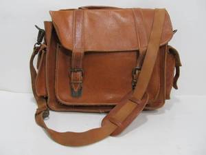 lot 81 image: Quality Genuine Leather Large Satchel Bag