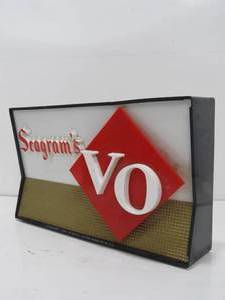 lot 88 image: Vintage SEAGRAMS VO Lighted Whiskey Advertising Sign