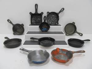 lot 89 image: Collection of Vintage Miniature Cast Iron SkilletsAshtrays