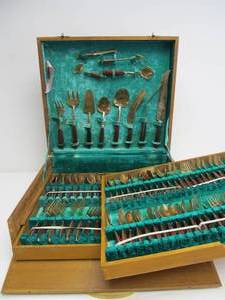 lot 234 image: MASSIVE Set of Vintage Mid Century Brass & Wood Flatware