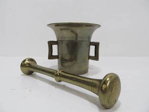 lot 125 image: Heavy Vintage Solid Brass Mortar & Pestle Set