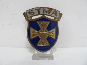 lot 209 image: Original Vintage WW2 era SAINT THOMAS Military Academy Large Enameled Hat Badge