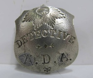 lot 212 image: Unusual Antique Oddfellows A.D.A. Detective Badge