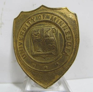lot 213 image: Old Vintage University of Minnesota Hat Badge