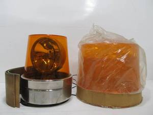 lot 221 image: Vintage DIETZ 260 Rotating Orange Emergency Siren Light