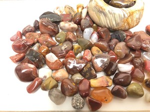 lot 159 image: Nice Lot of Genuine Polished Agates