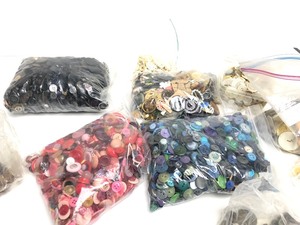 lot 206 image: Large Estate Lot of Vintage & Antique ClothingJacket Buttons