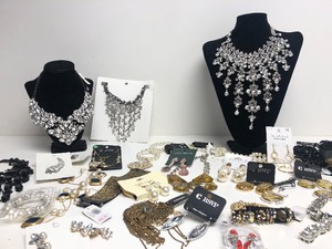 lot 356 image: Nice Lot of Brand NewFancy Costume Jewelry