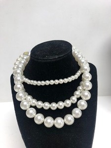 lot 355 image: Nice Lot of Brand New Faux Pearl Costume Jewelry
