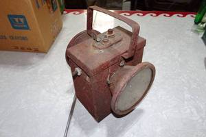 lot 140 image: Vintage Electric Railroad Signal Lantern