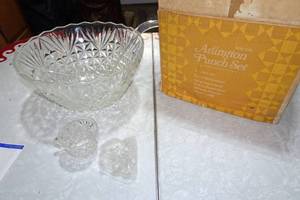 lot 149 image: Anchor Hocking Arlington Punch Bowl Set