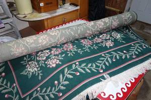 lot 104 image: Indoor Area Rug - 80 x 121
