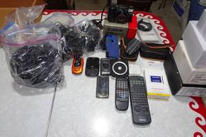 lot 115 image: Assorted Vintage Electronics - Camera, Cell Phones, Charger Cords