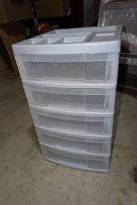 lot 128 image: Plastic Drawered Organizer