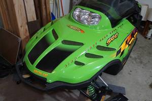lot 2 image: 1998 Arctic Cat ZR 500 Snowmobile