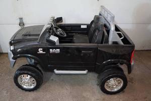 lot 5 image: Kid Trax 12V Ram 3500 Ride On Toy