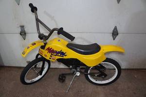 lot 6 image: Vintage Roadmaster Motocykes Bicycle