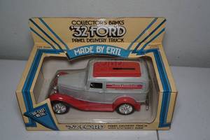 lot 8 image: ERTL 32 Ford Panel Delivery Truck 125 Scale Die Cast Bank - Ben Franklin