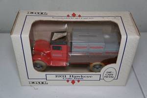 lot 10 image: ERTL 1931 Hawkeye 134 Scale Die Cast Crate Bank - Ben Franklin