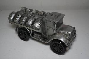 lot 13 image: Vintage Banthrico Hamms Beer Delivery Truck Metal Bank