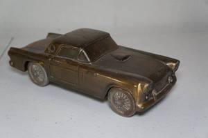 lot 17 image: Vintage Banthrico 1955 Ford T-Bird Coin Bank