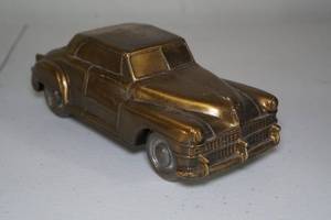 lot 18 image: Vintage Banthrico 1946 Chrysler Town and Country Coin Bank