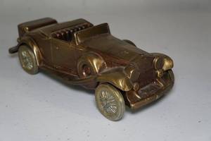 lot 19 image: Vintage Banthrico 1930 Cadillac Coin Bank