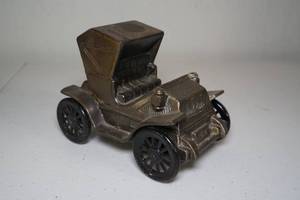 lot 22 image: Vintage Banthrico 1904 Studebaker Coin Bank