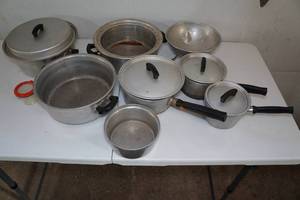 lot 32 image: Vintage Aluminum Wear-Ever Cookware
