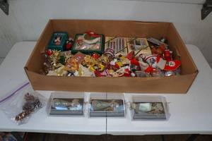 lot 34 image: Assorted Vintage Christmas Decorations - Angels, Ornaments