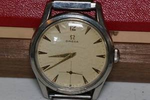 lot 38 image: Vintage Omega Manual Wind Mens Wrist Watch
