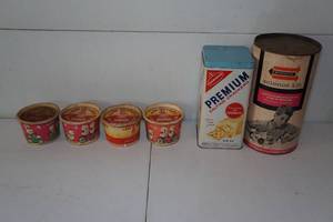 lot 52 image: Vintage Food Containers plus Remco Science Kit Container