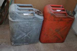 lot 60 image: Vintage Metal Liquid Cans
