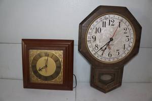lot 78 image: Wall Clocks - Sunbeam Electric