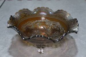 lot 121 image: Iridescent Carnival Glass Serving Bowl