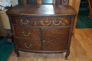 lot 162 image: Antique Wood Wash Stand