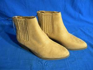 lot 242 image: (Brand New)) Journee Collection Size 11 Ladies ShoesBoots