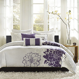 lot 115 image: ((Brand New)) Madison Park 7 Piece Victorian Comforter Set