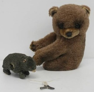 Antique Kamar Bear And Key Wind Bear