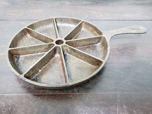 Lodge Cast Iron Cornbread Skillet