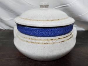 Stoneware Pot With Lid