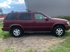 2001 Nissan Pathfinder 4x4 (NO RESERVE)
