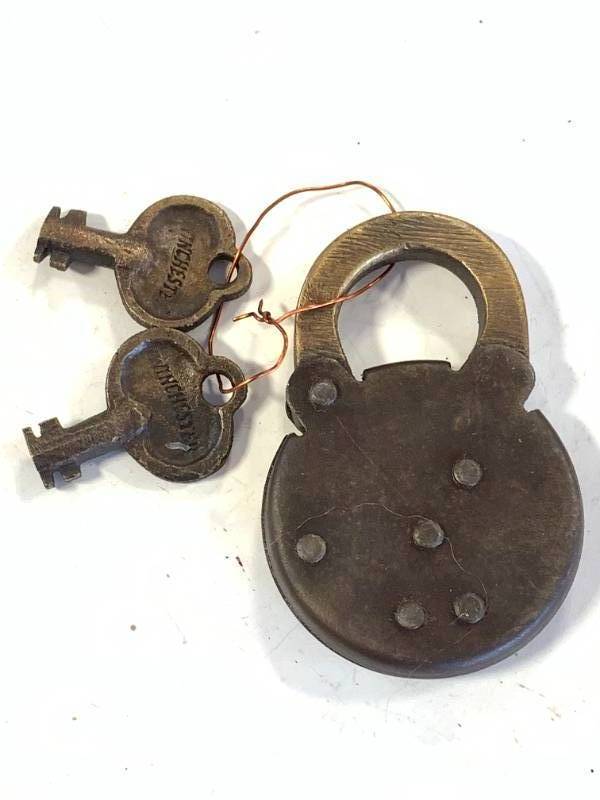 lot 3 image: Winchester 6 Lever Lock with Two Working Keys
