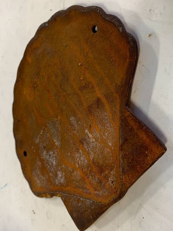 lot 11 image: Cast Iron Golden Shell Motor Oil Sign Plaque 7 Inches Tall