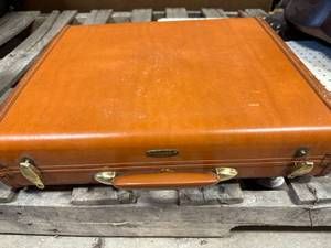 lot 50 image: Vintage Samsonite Hard Shell Briefcase (these sell for over $50 online)